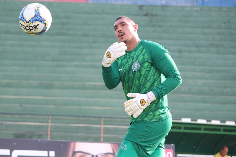 Série B: Goleiro enaltece elenco do Guarani na vitória diante do vice-líder Sport