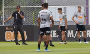 Carille diz que fica e vê multa rescisória pequena 'para problema do Corinthians'