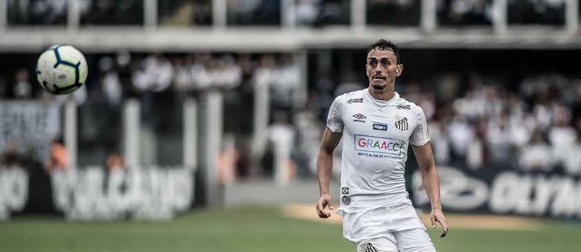 Desfalcado, Santos faz 1º treino para encarar Botafogo