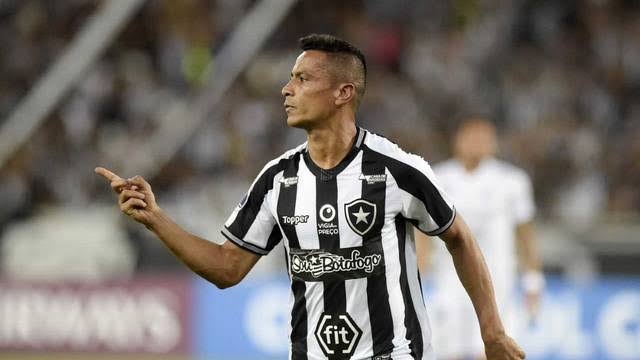 Botafogo pode contar com retorno de volante contra o Santos