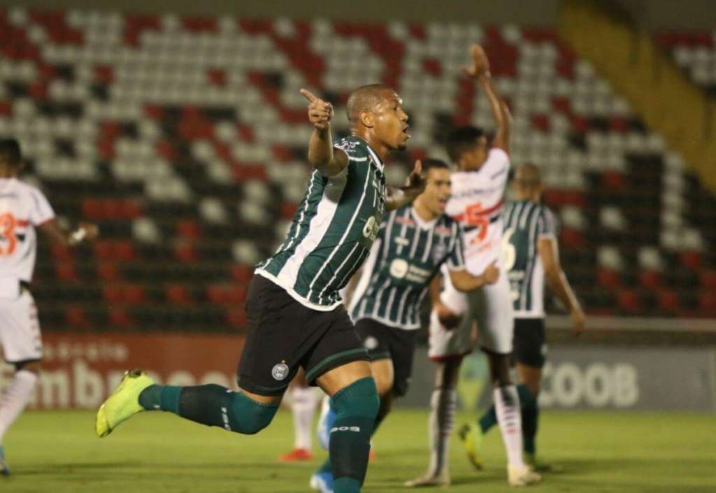 Rodrigão chegou ao 13º gol na Série B (Foto: Coritiba)