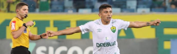 Felipe Marques fez 2º gol nos acréscimos, sem goleiro...