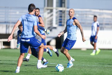 Com cinco reforços, Renato Gaúcho fecha treino e define escalação para o Gre-Nal