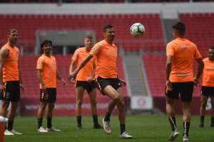 Com dúvida no ataque, Zé Ricardo fecha último treino do Inter antes do Gre-Nal