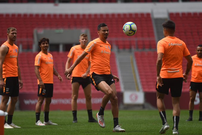 Com dúvida no ataque, Zé Ricardo fecha último treino do Inter antes do Gre-Nal