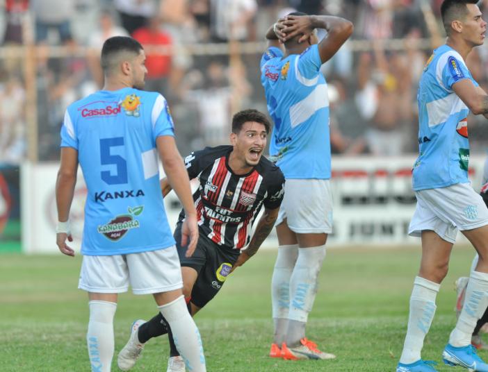 João Paulo marcou no final; Foto: Gustavo Amorim