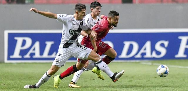 Ponte Preta se defendeu e segurou Coelho fora do G4