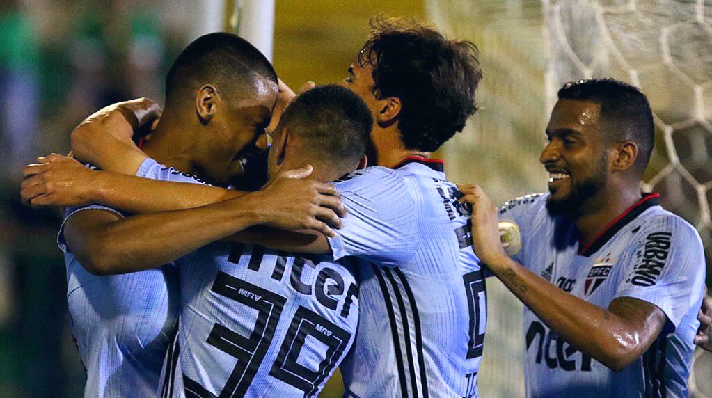 Diniz valoriza vitória do São Paulo em Chapecó: ‘Não ganhamos de um time frágil’