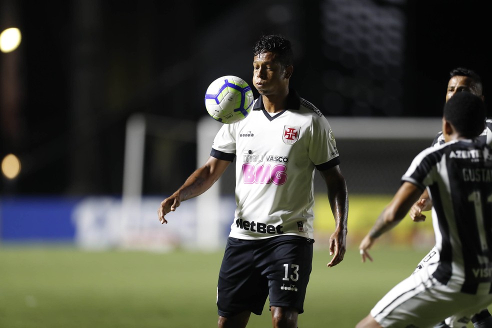 Luxemburgo explica saída de Guarín no clássico: ‘não está em sua plenitude’