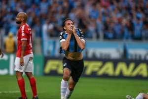 Grêmio 2 x 0 Internacional - Em jogo com expulsão de Lomba, Tricolor se firma em 5º