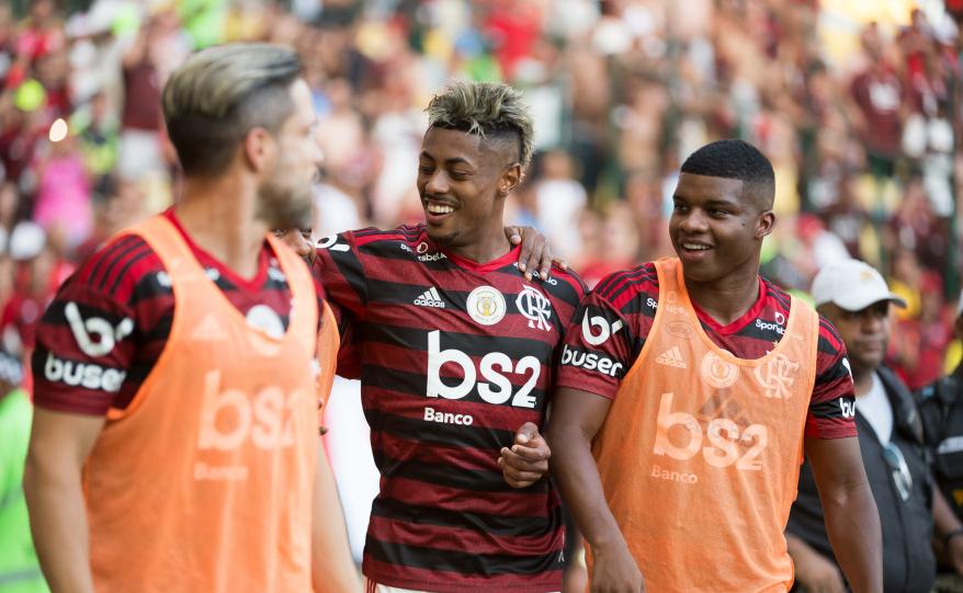 BRASILEIRÃO: Flamengo e Santos goleiam; Grêmio vence Gre-Nal e cola no G4