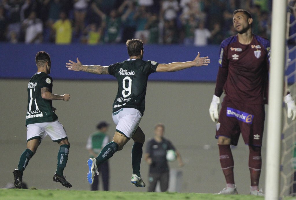 Goiás 2 x 0 Avaí – Com gols no fim, Esmeraldino afunda rival e cola no G-7