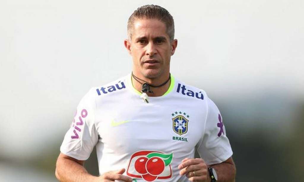 Sylvinho tem o nome comentado no Corinthians