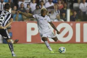 Marinho comemora gol e minimiza memes: 'Vocês têm de olhar pra mim como jogador'