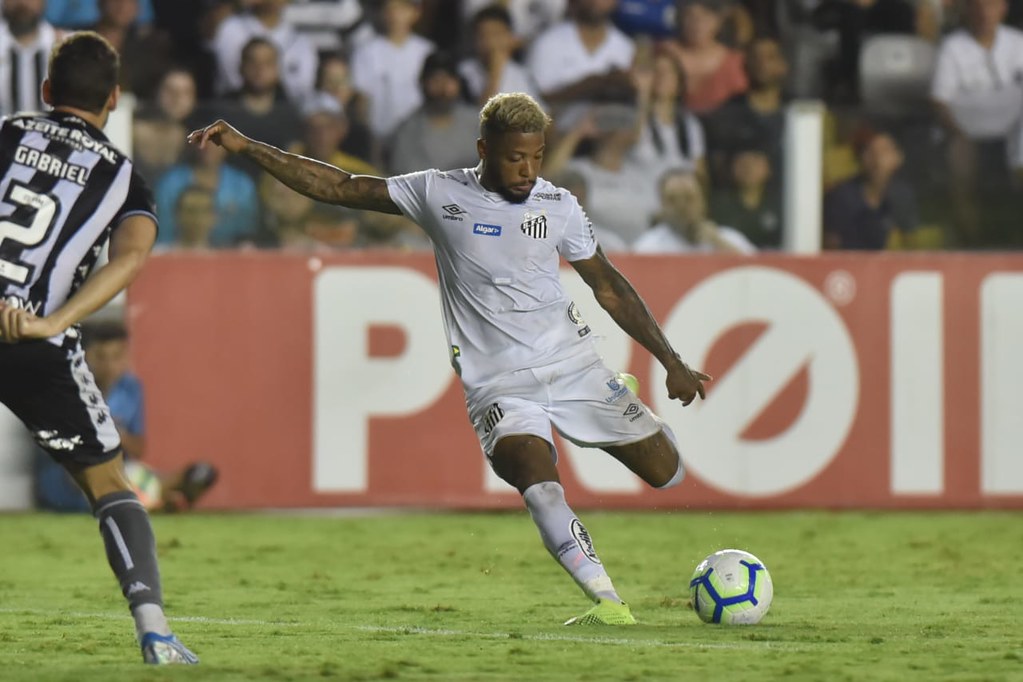 Marinho comemora gol e minimiza memes: ‘Vocês têm de olhar pra mim como jogador’