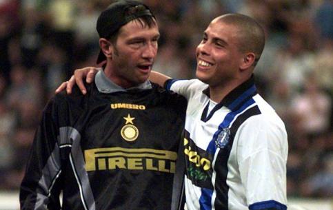 Zenga jogou com Ronaldo na Inter-ITA