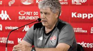 Geninho espera DM e vai segurar a escalação do Vitória até o dia do jogo