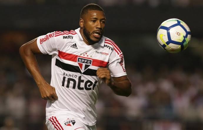 Volante celebra volta ao São Paulo e diz: ‘Fui afastado injustamente’