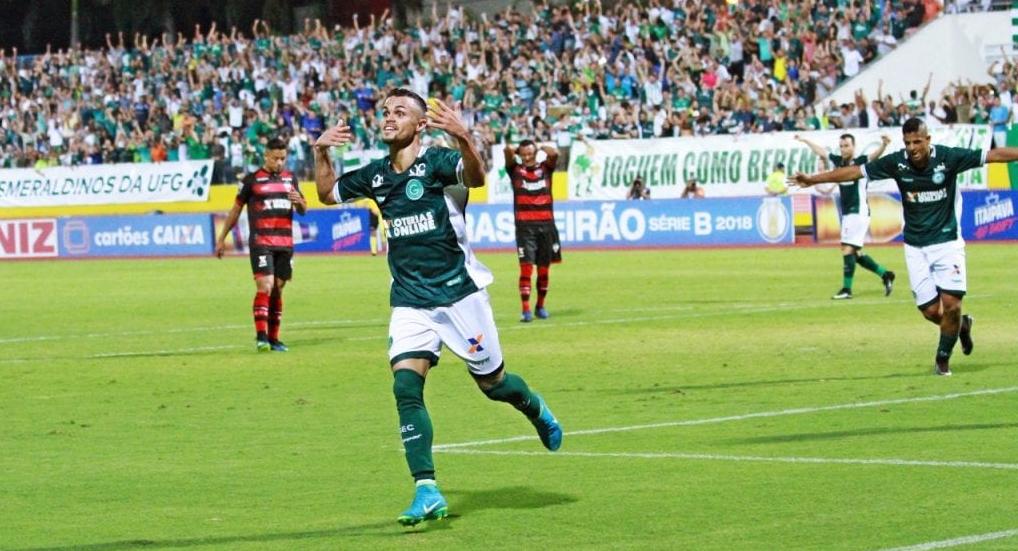 Atacante do Goiás revela uso de drogas e faz Edmundo chorar em programa