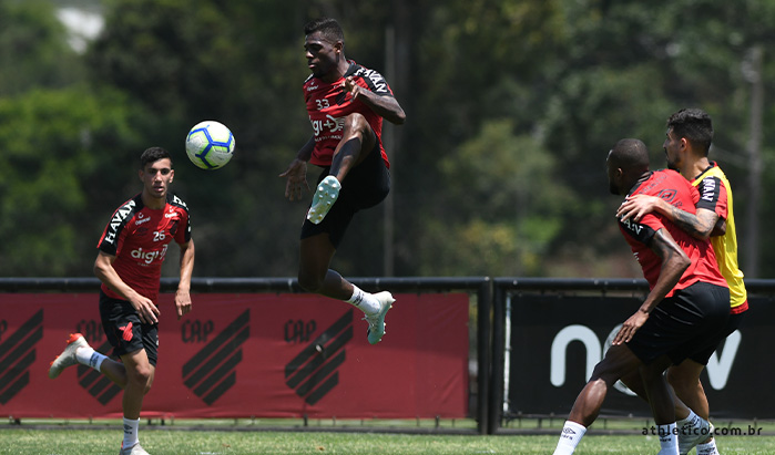 Com Wellington, Athletico se reapresenta para enfrentar o Cruzeiro