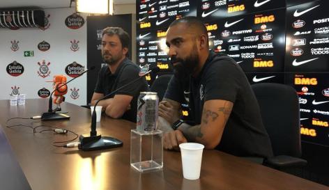 ‘A grande mudança é comportamental’, afirma técnico interino do Corinthians