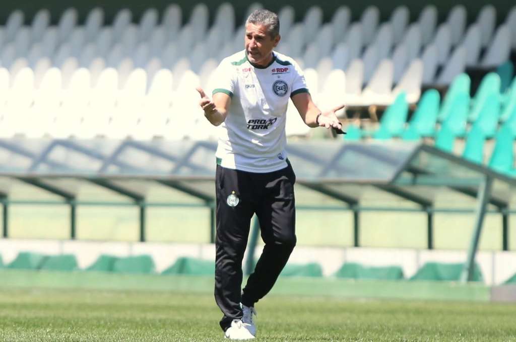 Jorginho criticou parte da torcida (Foto: Site oficial do Coritiba)