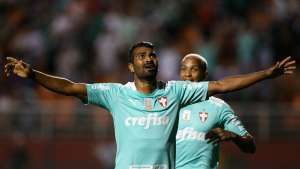 Palmeiras treina com força máxima e deve ter mudança no meio-campo