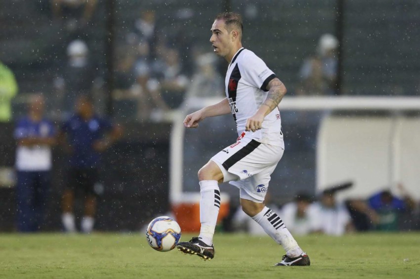 Diante do Palmeiras, ex-Timão ganhará mais uma chance no time titular do Vasco