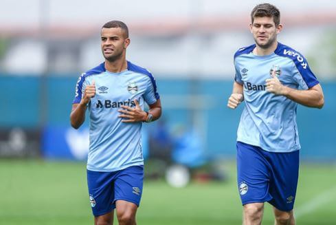 Zagueiros e meia são poupados em treino do Grêmio, mas devem enfrentar o CSA
