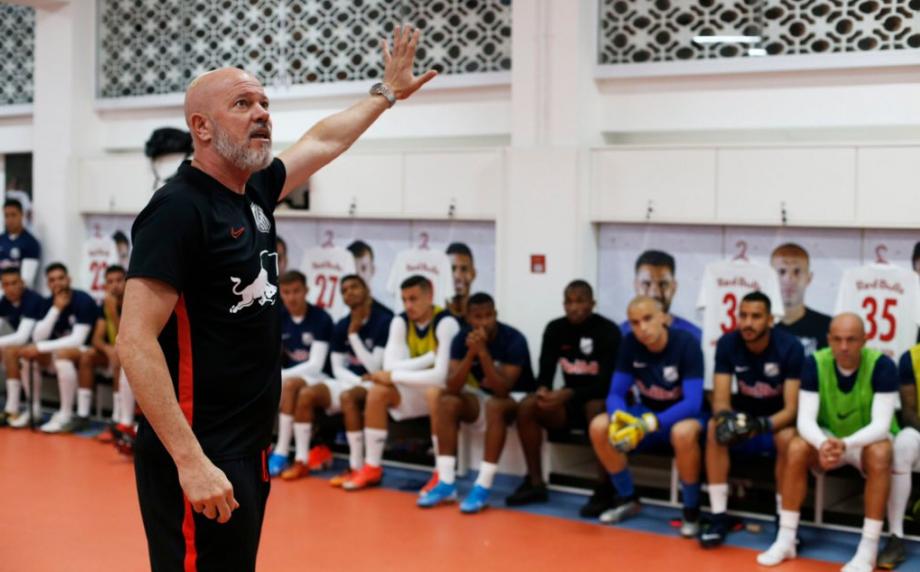 Após confirmar acesso, Zago indica permanência no Bragantino para 2020