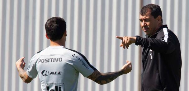 Carille: vítima do esquema e da estrutura do Timão