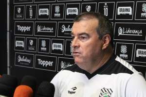 Série B: Pintado lamenta empate em casa e pede calma à torcida do Figueirense