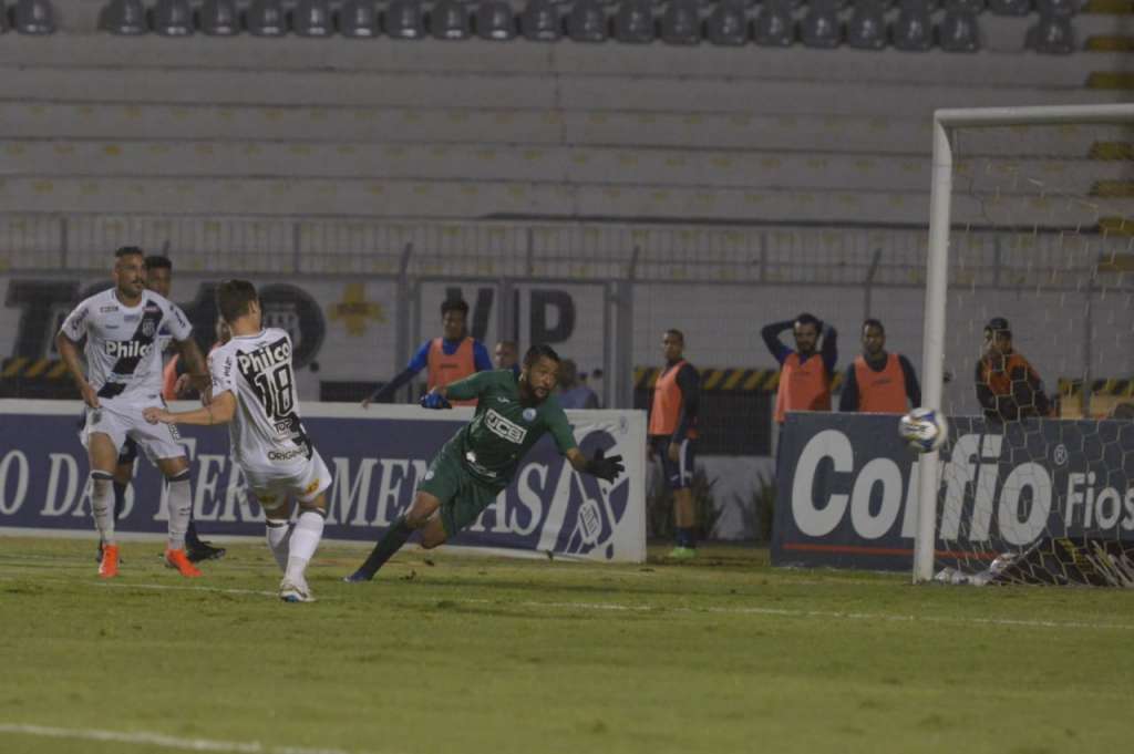 Majestoso vazio acompanhou empate entre Ponte e São Bento - Álvaro Júnior / Ponte Press