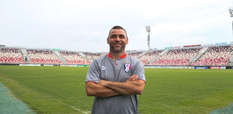 Joinville anuncia treinador e acerta retorno do maior artilheiro de sua história