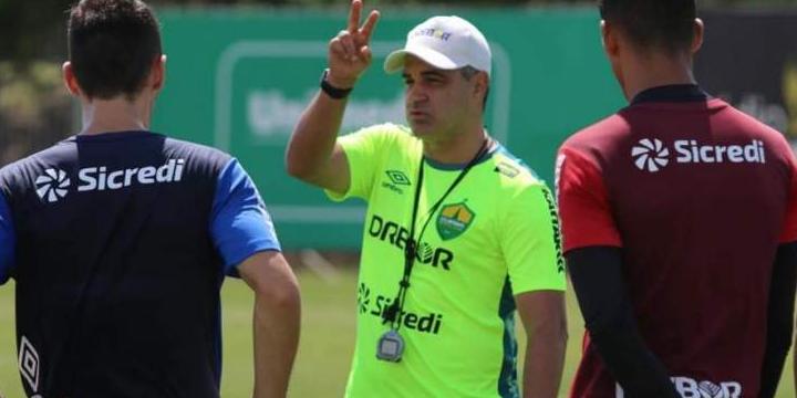 Marcelo Chamusca elogia inteligência do Cuiabá na Série B e na hora dos gols