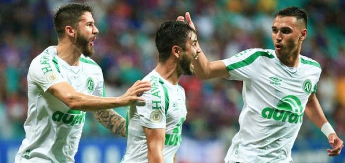 Henrique Almeida festeja gol da Chape. Foto: Márcio Cunha - Chape