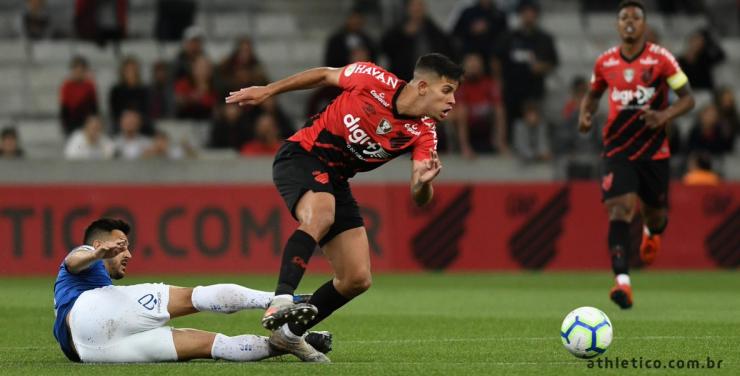 Com um a mais, Athletico foi melhor na Baixada. Foto: oficial Athletico