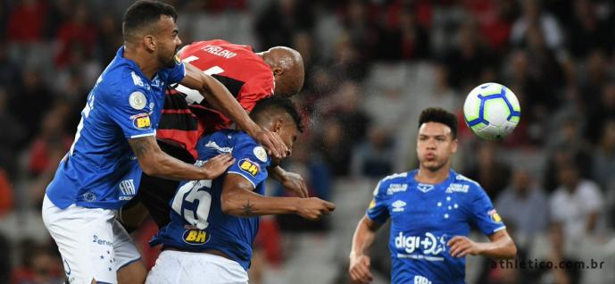 Cruzeiro segurou Athletico com um a menos. Foto: oficial Athletico