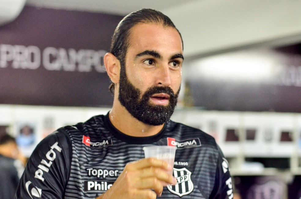 Zagueiro da Ponte Preta joga favoritismo ao Guarani no Dérbi 195: ‘Melhor momento’