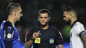 Árbitro relata gelo no campo e explica expulsão de vascaíno: 