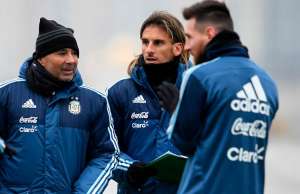 Ex-auxiliar de Sampaoli, técnico que irritou Messi negocia com o Athletico-PR