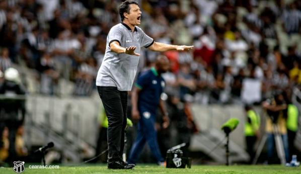 ‘Não escrevemos sobre futebol no Brasil e isso é um erro’, diz Adílson Batista