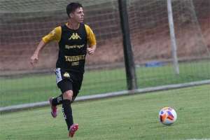 Volante vê Criciúma pagando pelo início ruim, mas acredita em permanência na Série B