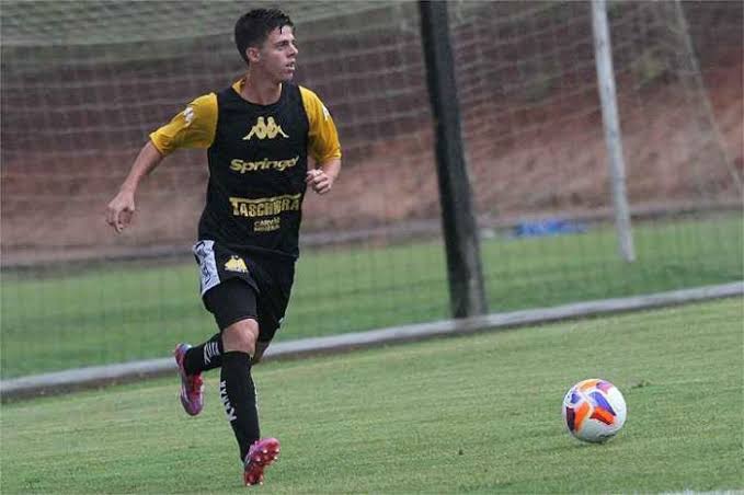 Volante vê Criciúma pagando pelo início ruim, mas acredita em permanência na Série B