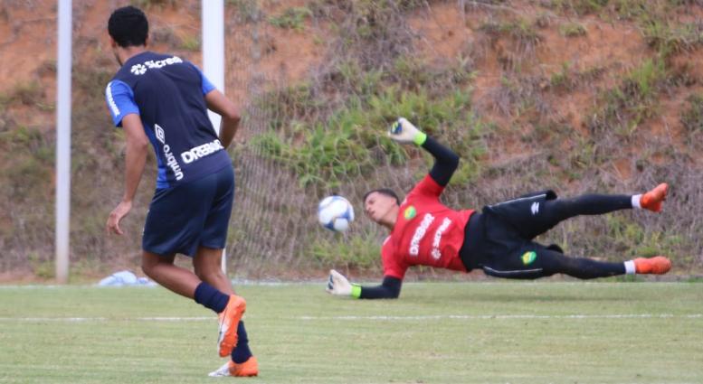 Dourado treinou, quinta-feira, na cidade de Sorocaba