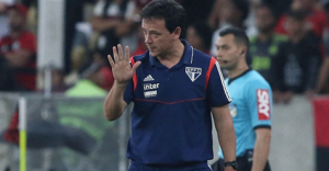 Diniz discorda de Hernanes no São Paulo, mas admite: 'Precisamos melhorar'