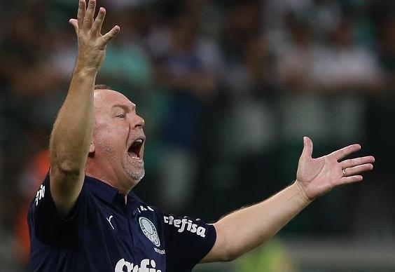 Mano Menezes com mistão