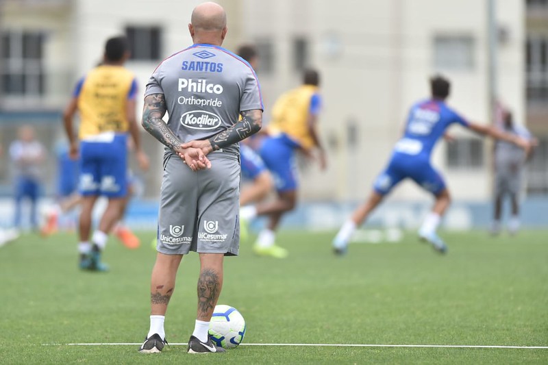 Jorge Sampaoli reduz mudanças e encontra time ideal do Santos em série de vitórias