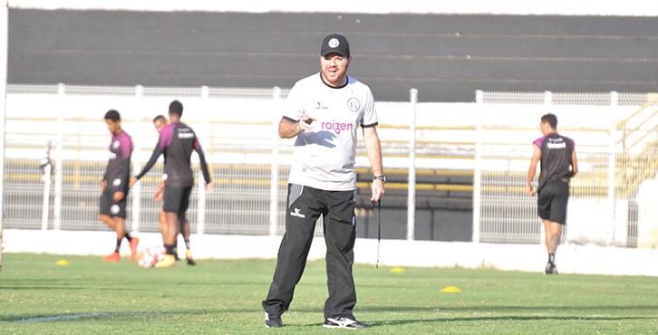Técnico do XV indica proposta do Corinthians, mas avisa: “Foco é na final”