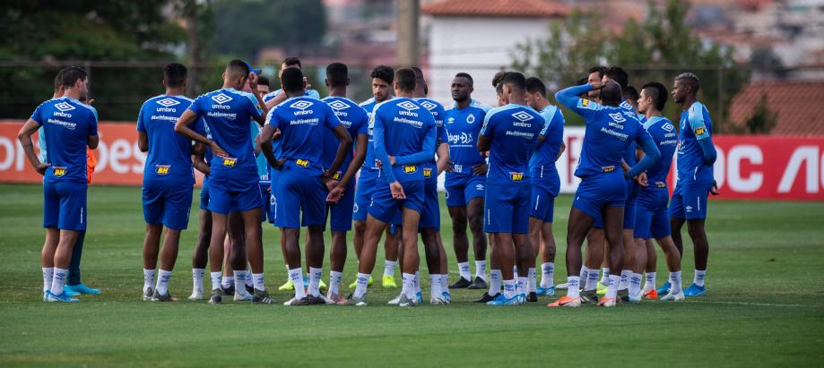 Endividado, time mineiro paga parte dos salários do mês de setembro